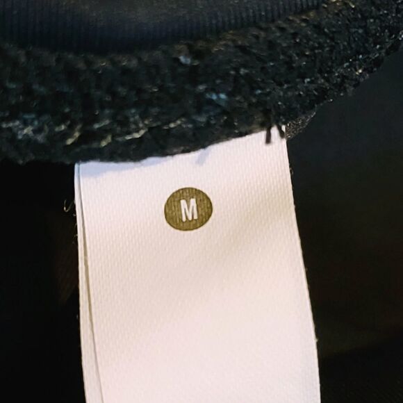 SIDE POCKET ATHLETIC WEAR YOGA SHORTS  SIZE M - Picture 5 of 7